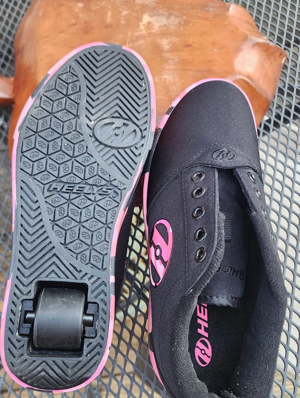 Heelys Black and Pink Low-Top Skate Sneakers Youth 3